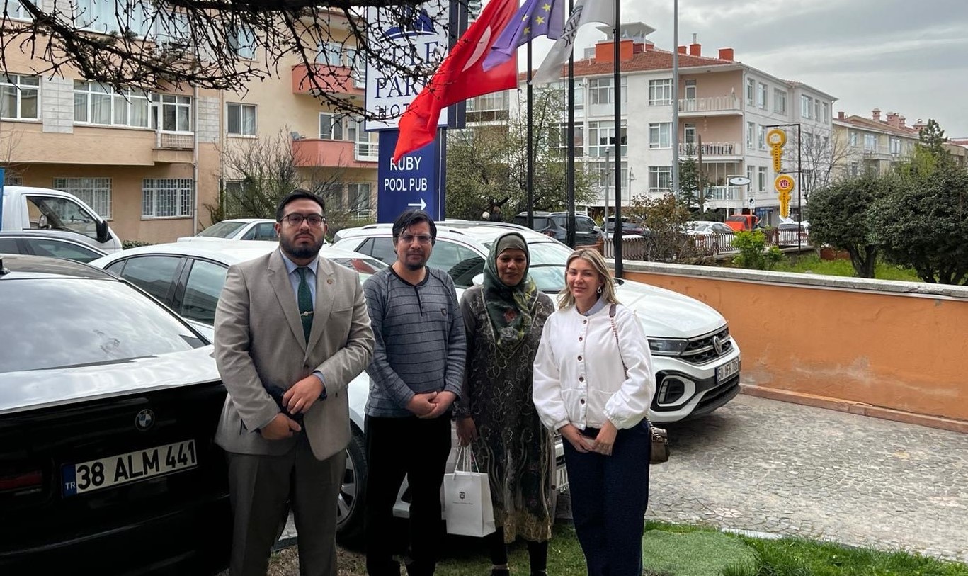 Colombiana y su familia salen de Irán con ayuda de la Embajada en Turquia