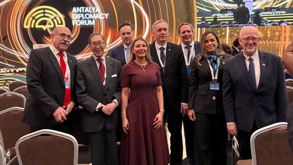 Colombia refuerza su protagonismo global en el Foro de Antalya y consolida agenda de cooperación internacional