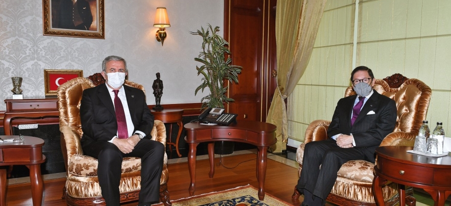 Encuentro del Embajador de Colombia en Turquía, Julio Aníbal Riaño, con el Alcalde de Ankara,  Mansur Yavaş