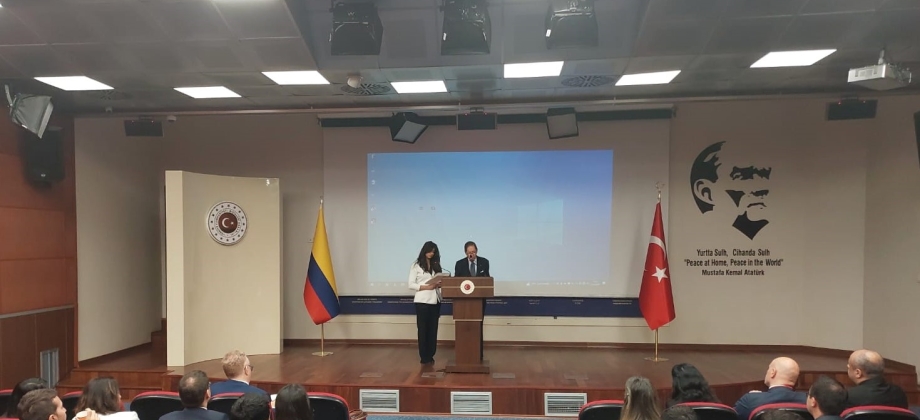 Embajador de Colombia en la inauguración del Curso de Español en la Academia diplomática del Ministerio de Relaciones Exteriores de Turquía 