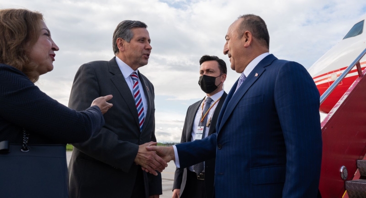 Viceministro Francisco Echeverri da la bienvenida a Colombia al Ministro de Relaciones Exteriores de Turquía