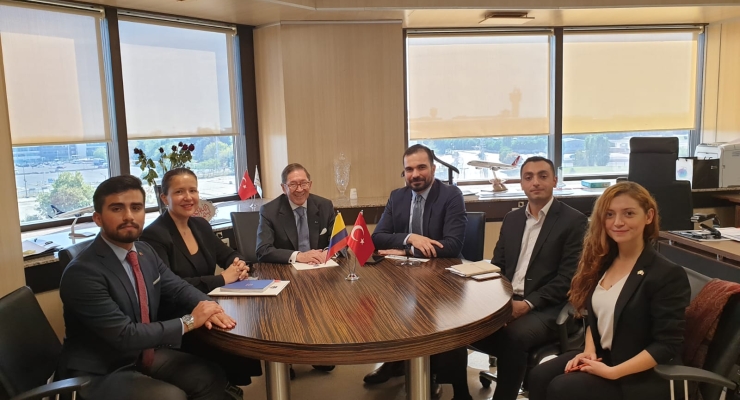 La embajada de Colombia en Türkiye se reúne con Turkish Airlines para promover la relación bilateral