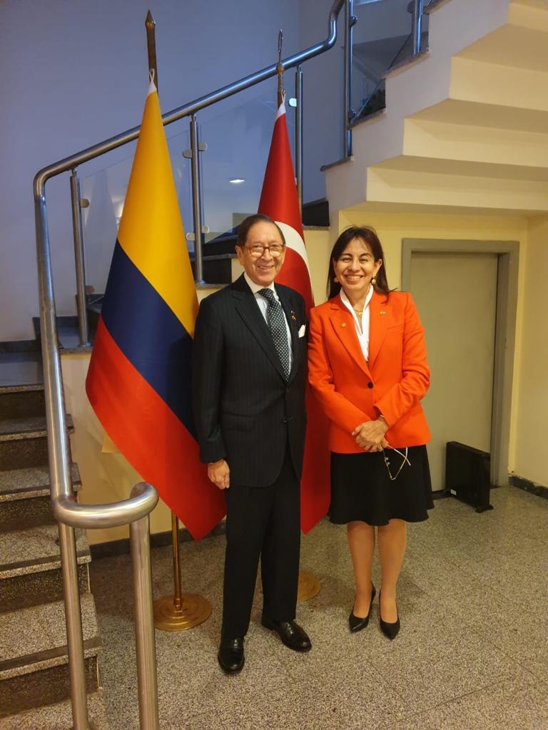 Embajador de Colombia en Turkiye, Julio Riaño y la Embajadora Patricia Cortes, Directora de Europa del Ministerio de Relaciones Exteriores.