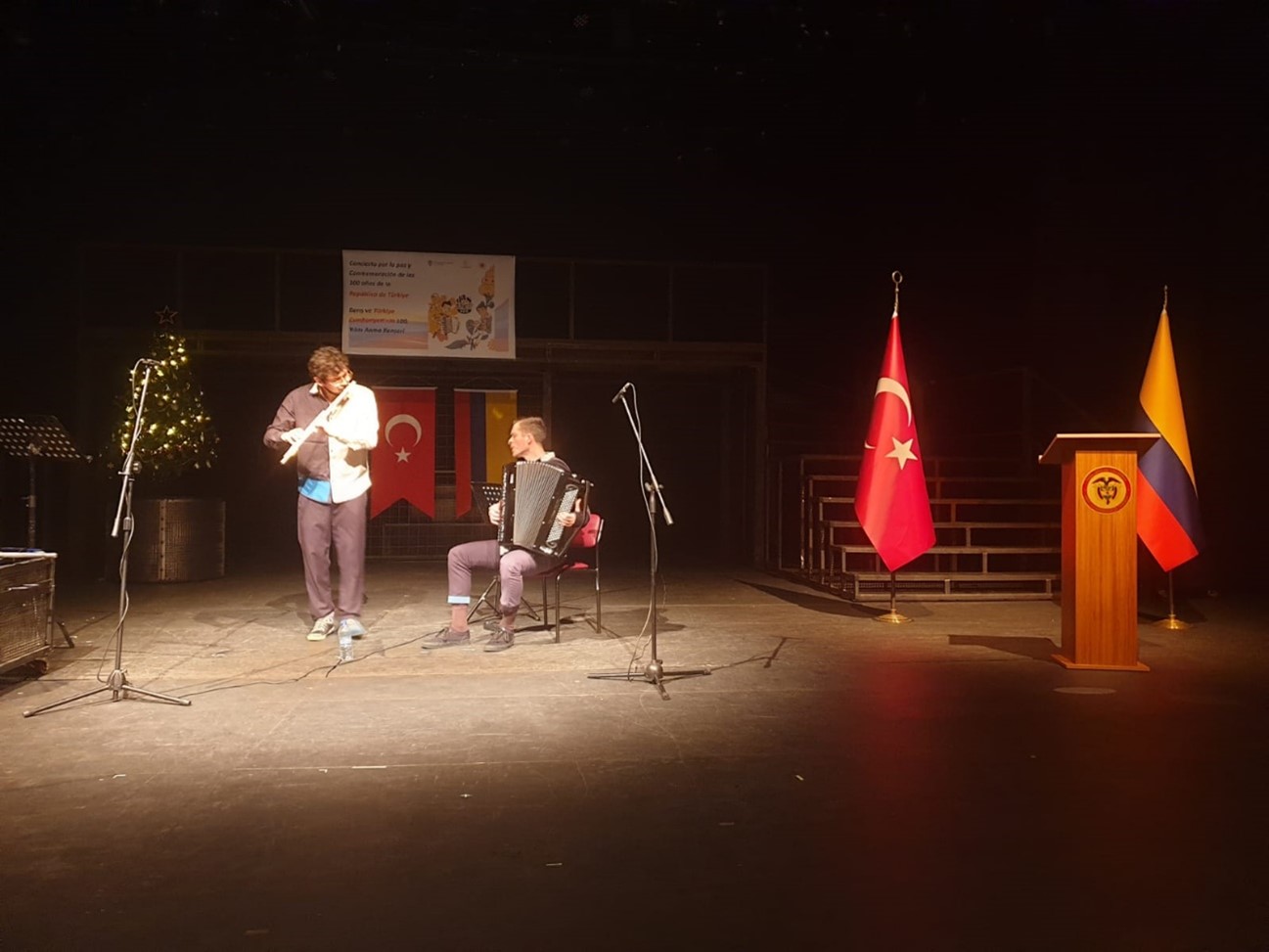 Embajada de Colombia en Türkıye organizó un Concierto por la PAZ y la Conmemoración de los 100 años de la República de Türkıye con Das Kollektiv