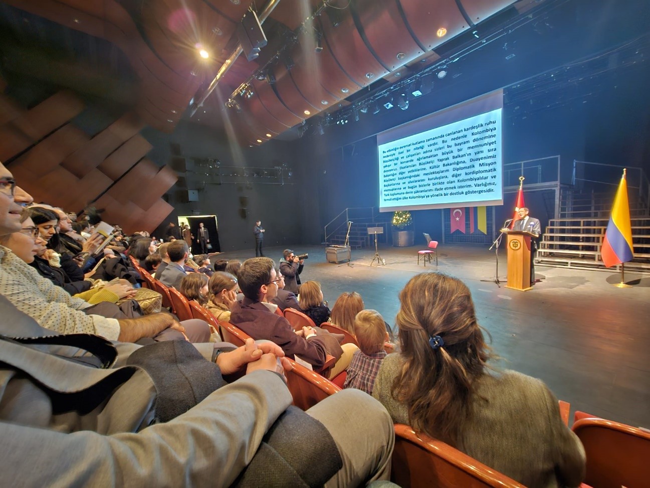 Embajada de Colombia en Türkıye organizó un Concierto por la PAZ y la Conmemoración de los 100 años de la República de Türkıye con Das Kollektiv